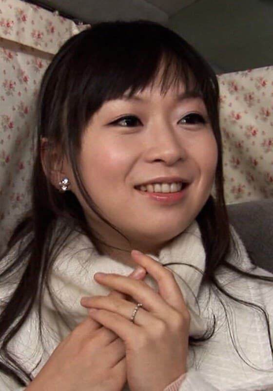 お綺麗な奥様限定と言われ満更でもない若奥様!謝礼に目が眩みエロスイッチが入った奥様と生中出しSEX!