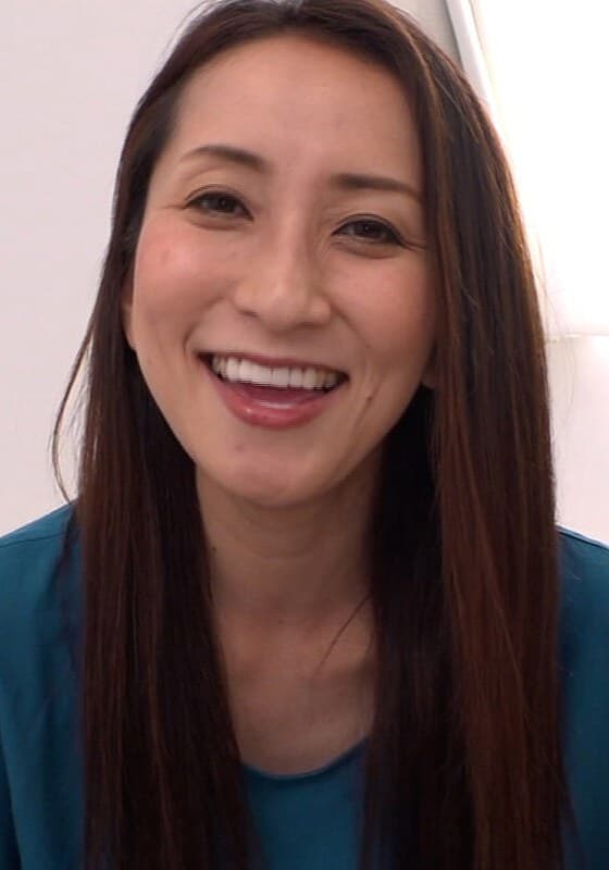 美しすぎる還暦熟女！？旦那とは4年くらいセックスレスで快楽を求めてAV出演！還暦超えとは思えないスレンダーボディに大量潮吹きSEX！