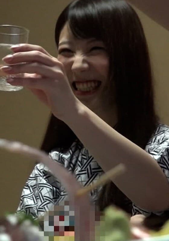 読者モデルのバイトの巨乳奥様を騙して盗撮＆ハメ撮りSEX！