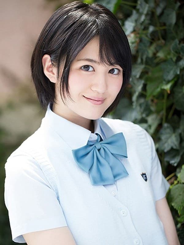 【特価】真・美少女「長澤えりな」ちゃんの処女喪失の瞬間を見届けよ!痛みで顔を強張らせるえりなちゃん、ゆっくり動いても痛みが襲ってくる。すると突然えりなちゃんに涙が。そして涙と痛みと気持ち良さが入り混じるえりなちゃんの…