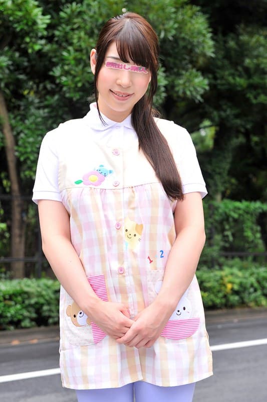 子供が大好き!どんなときでも笑顔あふれる素人の巨乳お姉さん限定!童貞クンの夢である授乳手コキをお願いしたら心優しい新人の幼稚園の先生&保母さんは大きなおっぱいと母性愛を刺激され筆おろしSEXしてくれるのか!? のぞみ