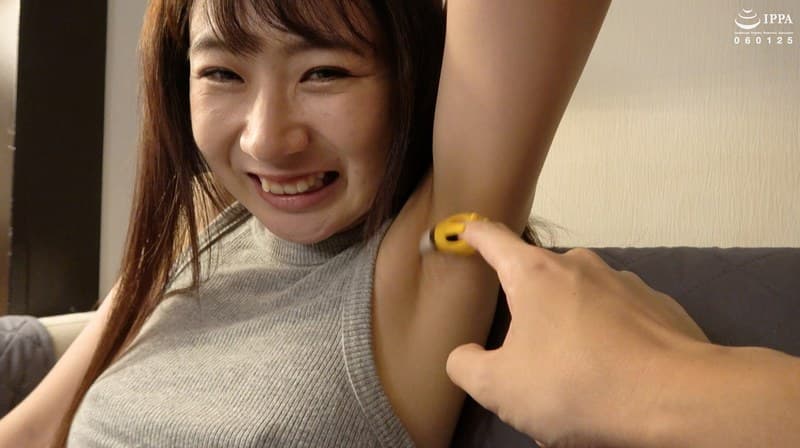 撮影はじめての美女に乳首くすぐりをしてみました! Nana
