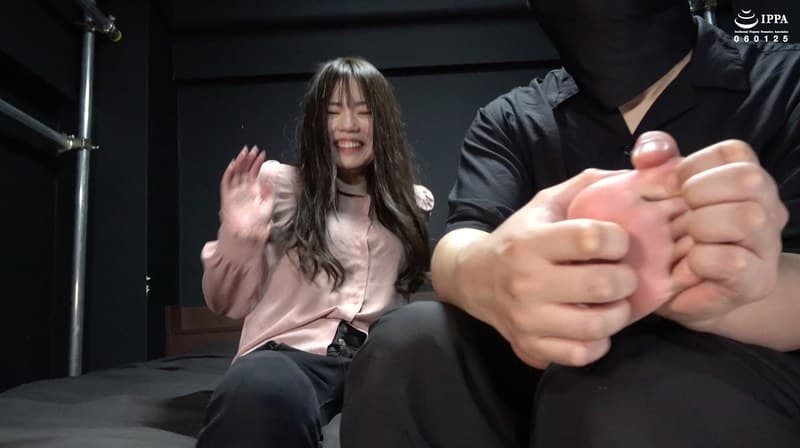 「くすぐりに弱すぎて反応を楽しまれちゃう美人を全身くすぐりチェック!」わかしラボVol.032- 1 乃木ちはる
