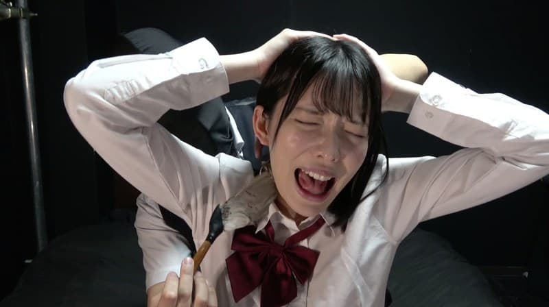 アイドルのくすぐりバラエティ!制服でくすぐりガマンゲーム! 宇佐美みおん