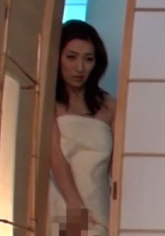 ムラムラ熟女が全裸で肉棒狩り!淫気爆発で本能丸出し生嵌め狂い!
