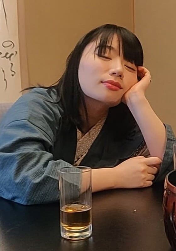 旅行先で心も身体も大解放!旅館のお部屋で浴衣も乱れる4Pセックス!