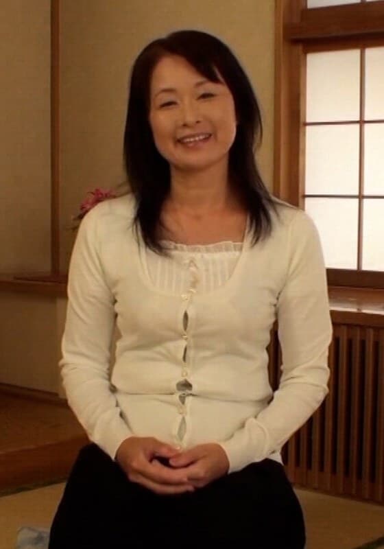 初めて見たAVの興奮と感激が忘れられず自分もこんなに他人を興奮させられるAVに出てみたい!と応募してきた黒髪五十路熟女の初撮り破廉恥SEX!