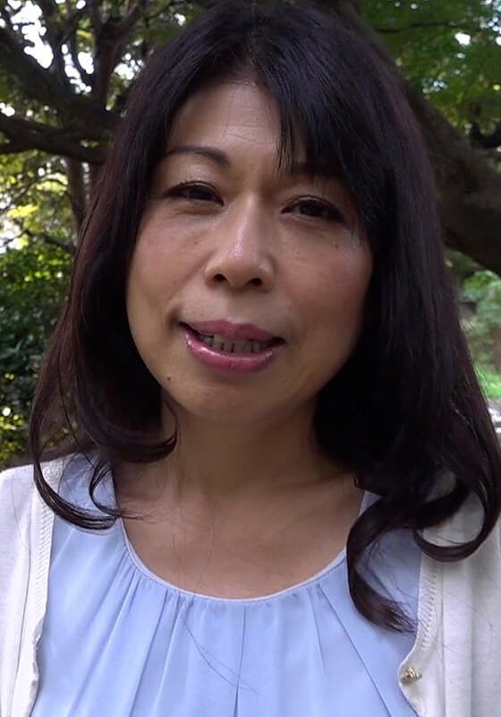 上品な雰囲気の熟女が旦那さんとのセックスレスに耐えかねてAV撮影で発散!容姿からは想像できないドスケベSEX!