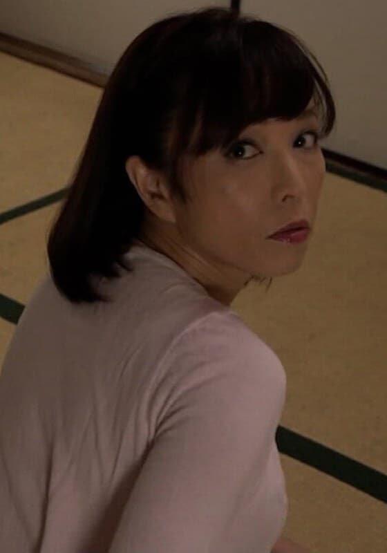 童貞息子に無理やりチ○ポをねじ込まれ中出し!!母さんもオンナ!?快楽に溺れる挿入を求めて!