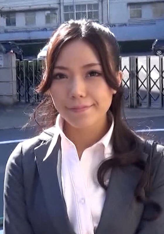 新社会人の意識調査で撮影を受ける女上司と新入社員。何でも相談してと頼もしい女性上司は後輩新人の女性経験なしのカミングアウトに先輩の熱血指導がスタート!?フェラ、シックスナイン生挿入!?