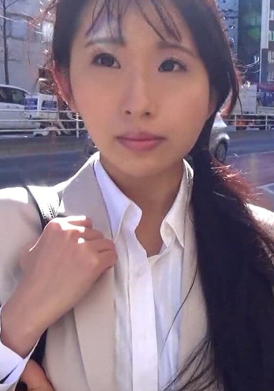 先輩女性と同行営業中二人にインタビュー!先輩にSEXを教えて下さいと後輩童貞が切実なお願い!先輩の前でチ○ポをポロリ!謝礼で手伝いフェラ、素股で彼女ができた時の予行演習!