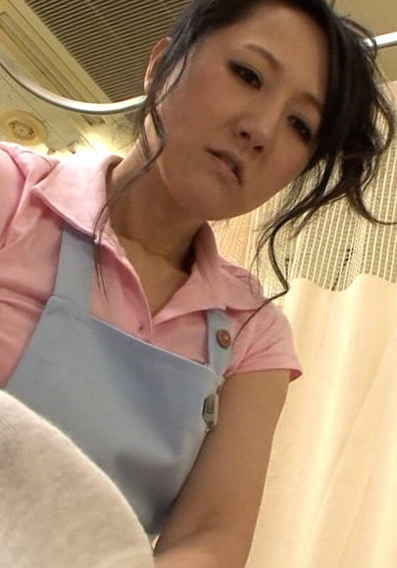 Sっ気熟女介護ヘルパーの極上サービス!M男にはたまらない濃厚サービスに精子は空っぽに!