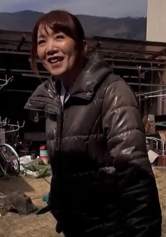 田舎暮らしがいいなぁ~と実家に戻った熟女さん。旦那と別れて田舎暮らしの56才ひとり!ちょっと弾けてAV出演に応募!