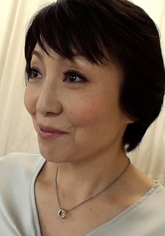熟女の誘惑!お隣の奥さん欲求不満で僕を無理やり誘惑してくるドエロ熟女!そんな奥さんに大量ナマ中出し!