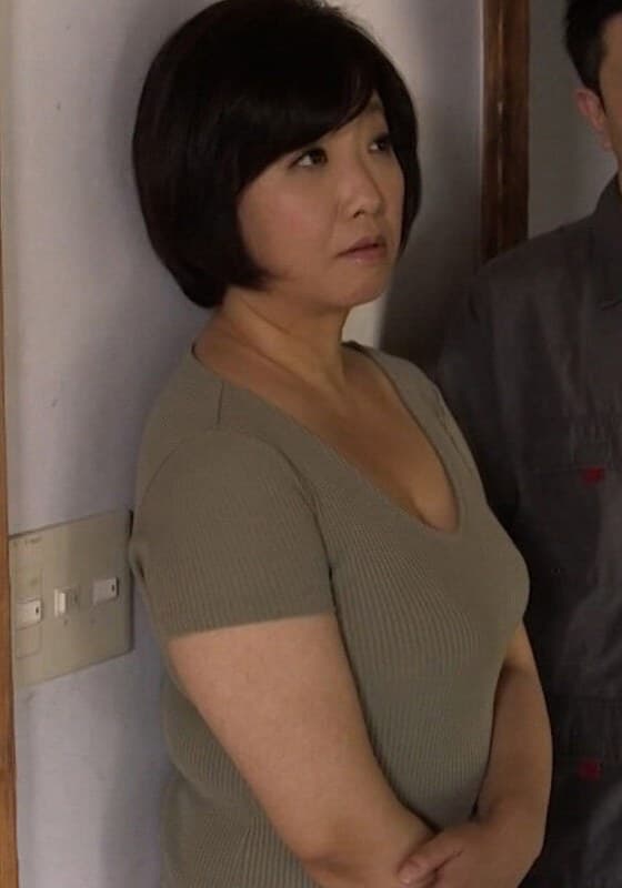 性欲を持て余す母は夫とのSEXに満足出来ていなかった…夫が出掛けた隙に息子に満たしてもらう変態淫乱母!