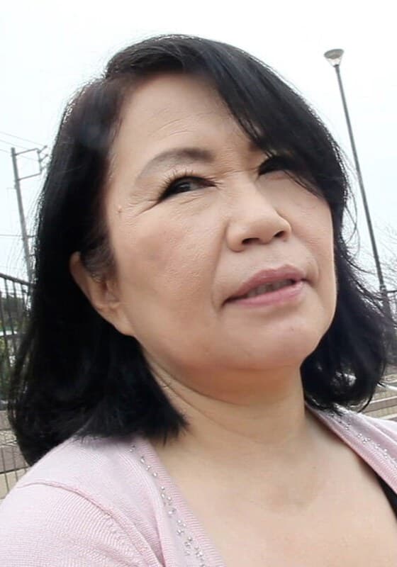 今まで花のなかった五十路熟女が決意のAV出演!?この先一生涯現役宣言!!緩んだカラダが快楽とともに躍動する!?