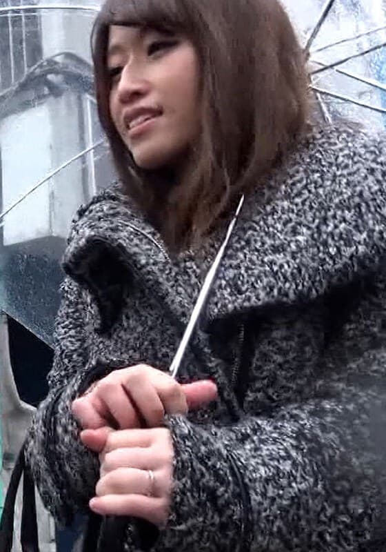 若奥様インタビュー!出来ればお願いしたいと…男達のマシンガントークに呑まれ次第にエロモード突入!?一度火がついちゃうとまんざらでもない様子の奥さんを2本のチ○ポでやっちゃいました!