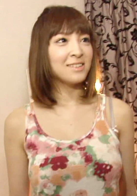 カラオケ店でナンパした可愛い店員さんを「看板娘のプライベート」と言うインターネット番組に出演依頼!?謝礼金の力で下着姿からなし崩し的にSEXに溺れてしまう美少女…