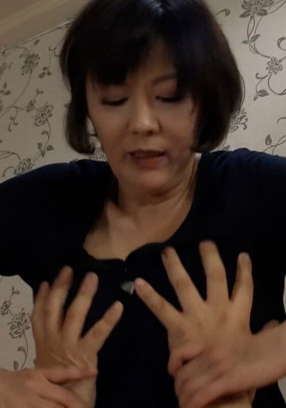 五十路痴熟女がオヤジを拘束してやりたい放題変態痴女交尾!
