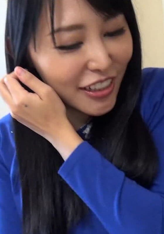 高額バイトで健康器具のモニターと騙されてついてきた奥さま!部屋にひとり残されディルドマシンの快感に腰がとまらない!