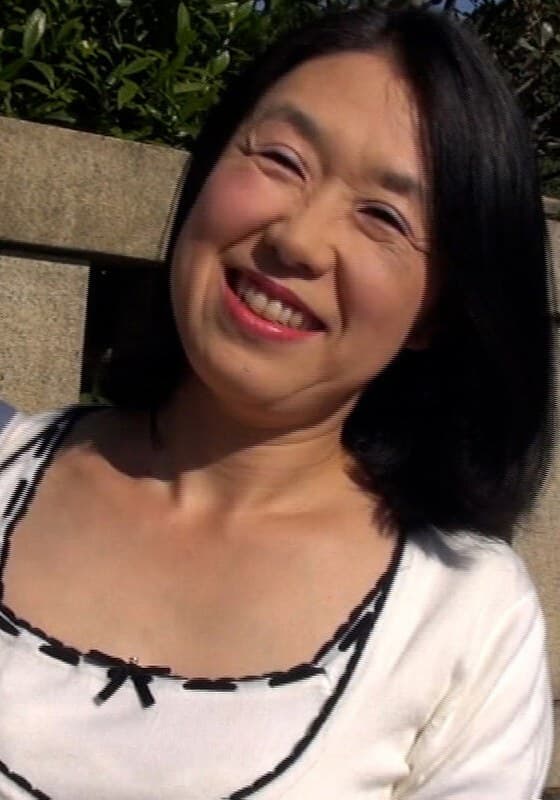 満面の笑みでインタビューを受ける熟女さんの初撮りAV出演!ムラムラした気持ちが抑えきれずに昇天SEX!
