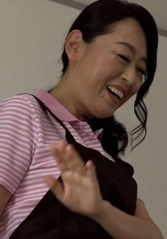 美人熟女家事代行ヘルパーはエロ過ぎる!我慢できずオナニーしてたら別料金で嵌めまくりOK!?