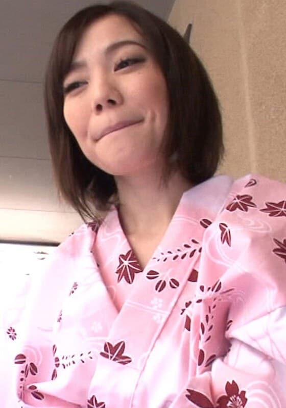 温泉宿で一人暇そうな奥様をナンパ!旦那のいない隙に他人棒でイキ果てる不貞妻!