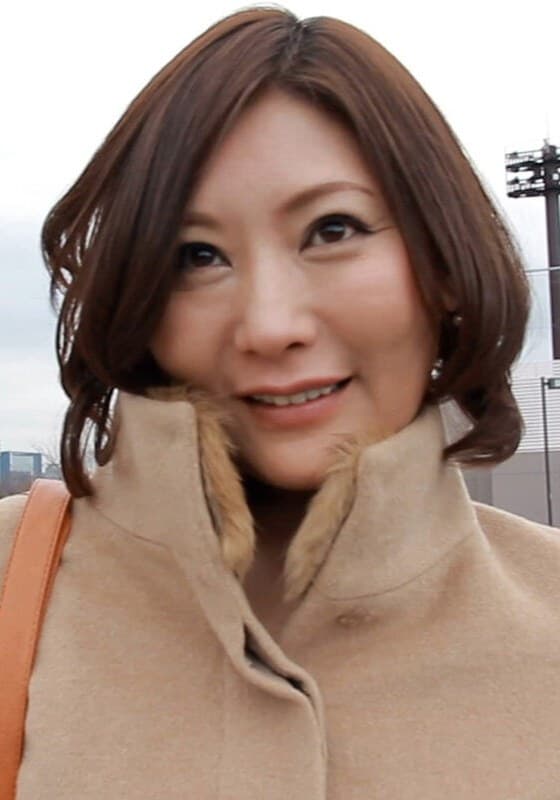現状のSEXに満足してるけどもっと気持ち良いSEXを求めてAVに応募!見た目清楚な遅咲き熟女は性に貪欲に乱れまくる!