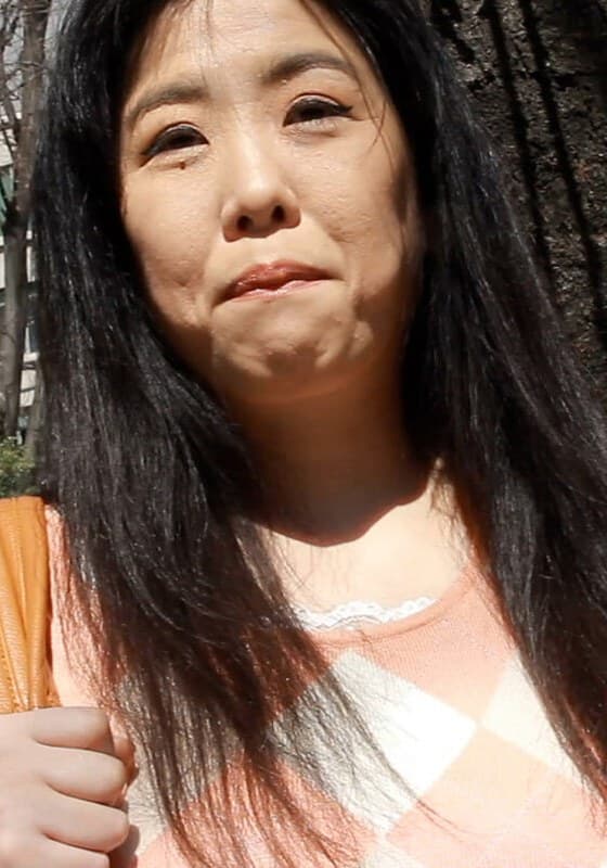お酒を飲むとよりエッチになる…豊満ボディの素人熟女さんは若い男優にノリノリで熟女パワー炸裂のエロビッチSEX!