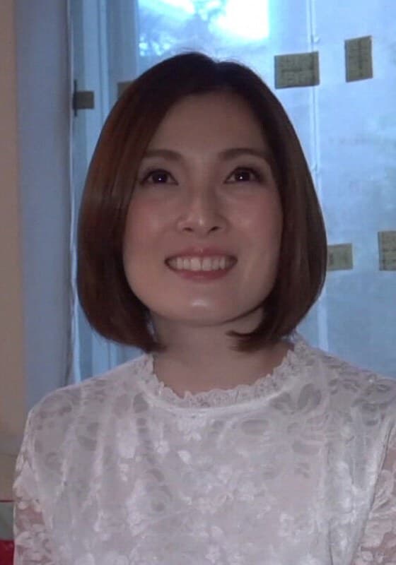 街で声を掛けた奥様の自宅でアンケートに答えていただくことに…説得と謝礼金で下着ショーから電マやおもちゃ責めで淫乱モード発動!本能丸出しで快楽を求める清楚系奥様に中出しSEX!