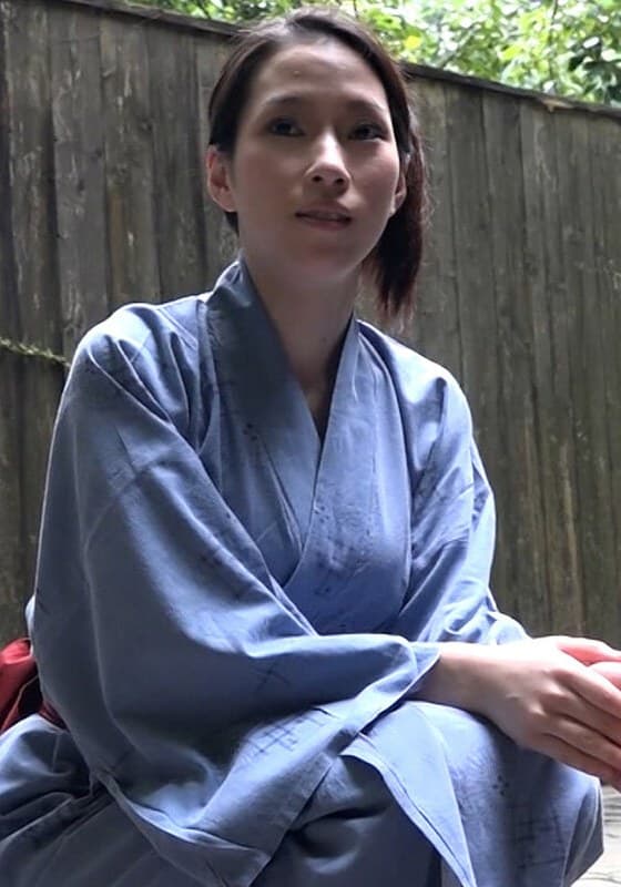 読者モデルのバイトの巨乳奥様を騙して露天風呂で盗撮!&夜は酔い潰してハメ撮りSEX!