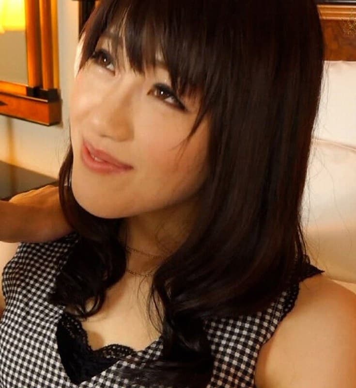 笑顔が素敵なごく普通の美熟女が戸惑いながらも他人棒に溺れ本能丸出しでイキまくる豹変SEX!