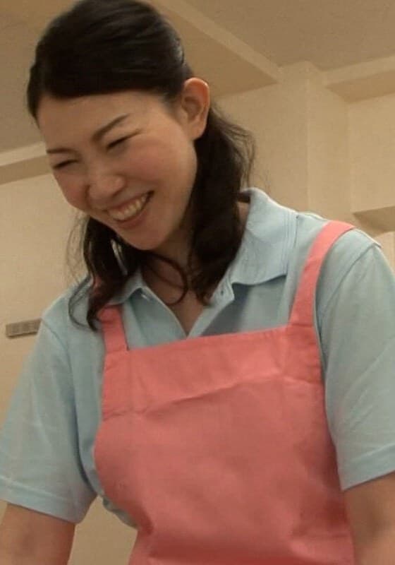 ノリの良い介護ヘルパーはおじいちゃんのチ〇ポも介護してフェラヌキしてくれる!?