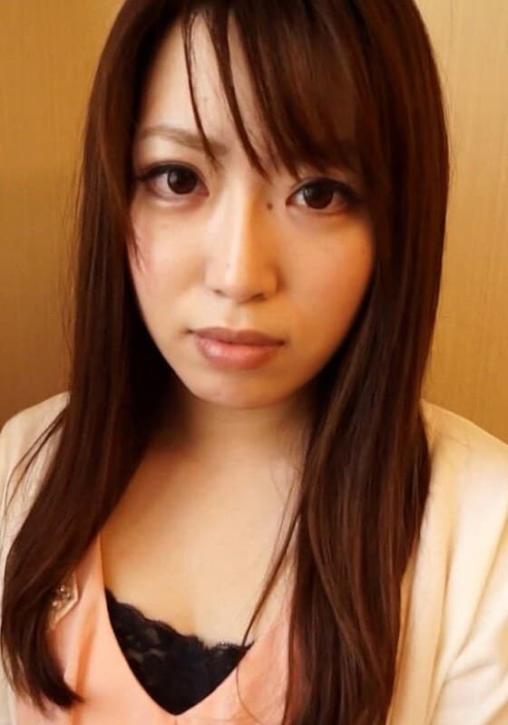 綺麗な若奥様に取材と称して個室に誘って不倫や夫婦生活についてのアンケート!旦那は浮気性でセックスレスの欲求不満爆発の淫乱交尾!