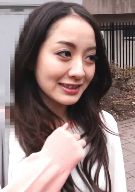 アンケート調査と偽り車に誘い込みなし崩し的に生挿入を受け入れる欲求不満奥様の発情SEX!
