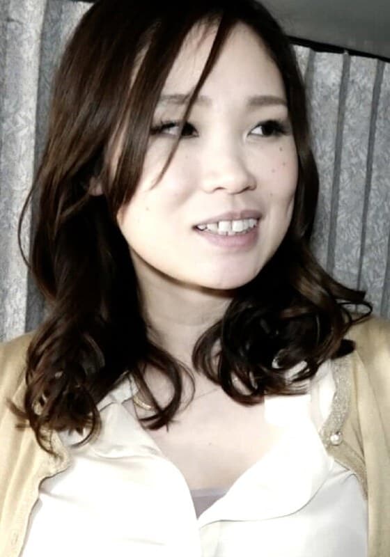 人妻さん限定でファッションについてのアンケートと偽り車に誘い込み下着見せからのなし崩し的に発情中出しSEX!