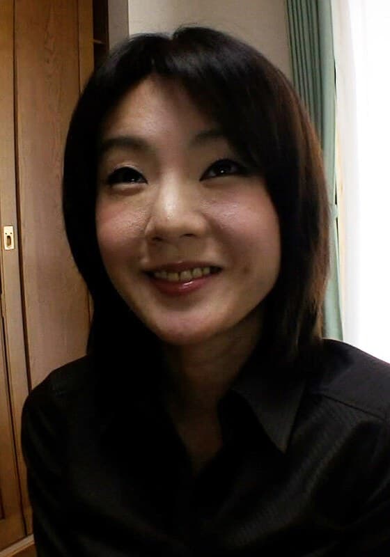 笑顔が素敵な清楚系スレンダーボディ熟女さんの目隠し淫乱変態SEX!