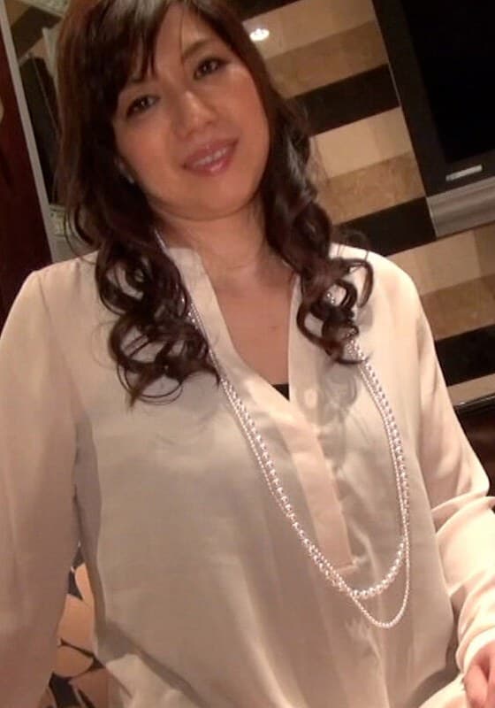 セレブ系美熟女さんを個撮テイでホテルに○れ込み!欲求不満の熟女は貪欲に快感を求めてイキまくる!