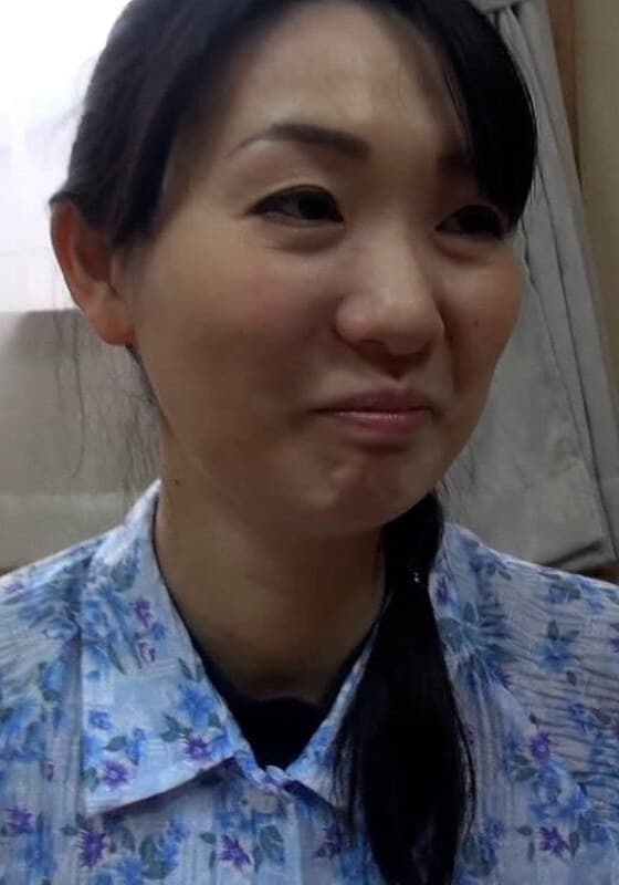 諏訪の農家の奥さんからの応募に突撃撮影隊!農作業中の奥さんを優しく愛撫でねっとり濃厚SEX!