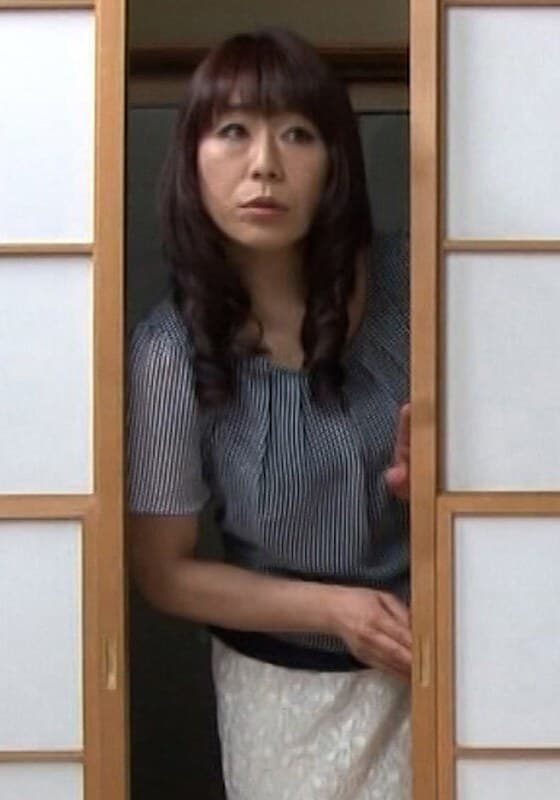 教え●の父の愛撫に堕ちて…巨乳を揉みしだかれ感じてしまう熟女先生!?に顔射SEX!