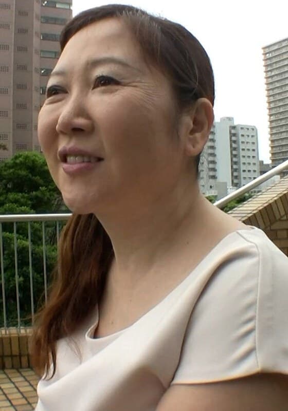 いい歳して性欲に目覚めた熟女がSEXしたくてAV出演!遅咲き熟女の本能丸出し快楽SEX!