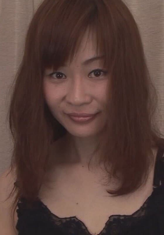 勇気を出して応募したけど緊張で震える熟女さん!緊張をほぐしてあげる為に乳首やアソコを舐めたら気分上々!中出しセックス!
