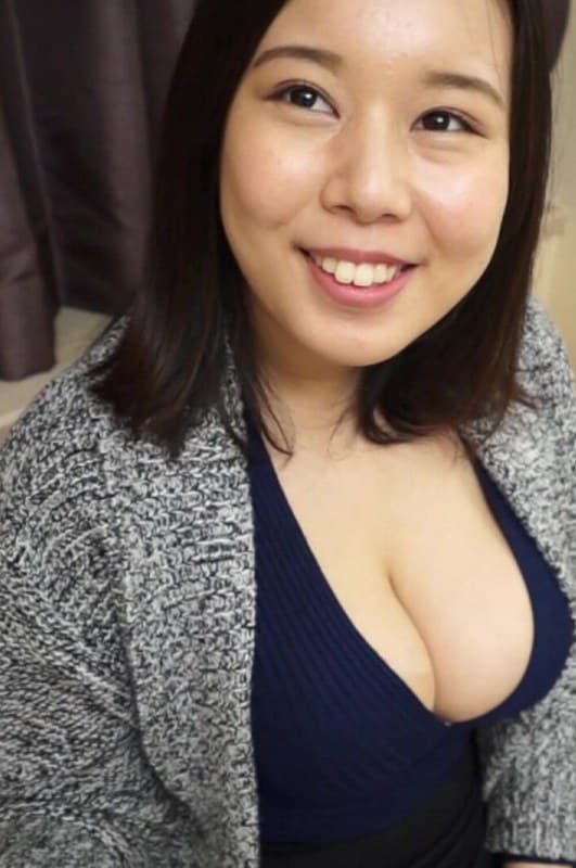 デカすぎる……。爆乳むちむち人妻さんがこっそり不倫。