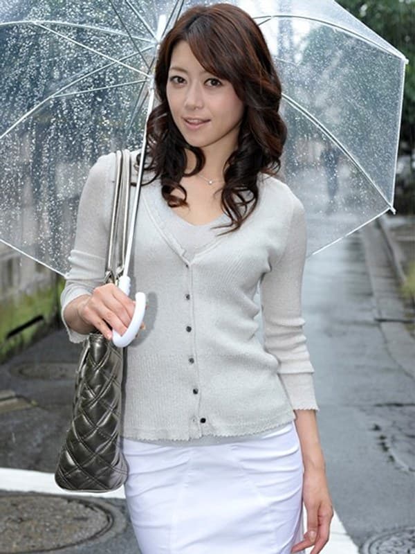【特価】人気熟女女優「北条麻妃」さんが、独身男性の為に立ち上がる!騎乗位挿入でおっぱい鷲掴みねっとりグラインド&ピストン。ベロチューでさらに加速するグラインド&ピストン。バックでは自ら腰を擦り付けていき、正常位で同時イキでたっぷりとザーメンを搾り取る!