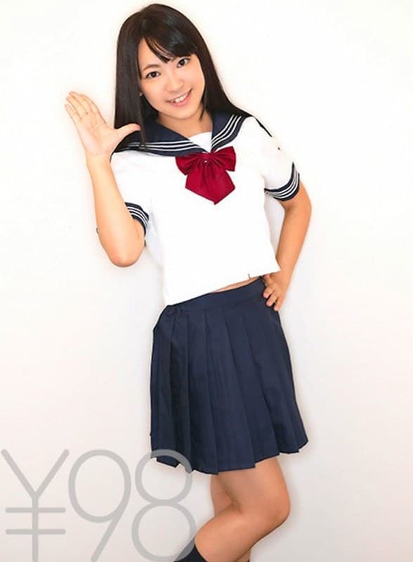 【特価】学校さぼって漫喫にいる黒髪ロング遥菜ちゃんを●す!隣に聞こえないように声を押し殺す彼女に容赦ないバック責め。背面座位で連続でイカされ、騎乗位で男が気持ち良くなるように腰を振らせる。正常位で我慢できなくなると、制服汚す濃い精子を体の上に振りかける。