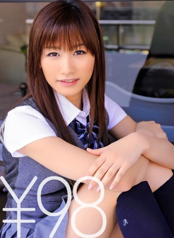 【お得】主観フェラする千佳ちゃんが初ごっくん。始めはゆっくり優しく舐めてくれる。裏筋&カリ舐め、頑張ってフェラする千佳ちゃん。硬くなったチ○ポに唾を垂らして手コキ&フェラ。玉舐め&玉吸い、高速フェラからの手コキ中に暴発。慌てて口で吸ってごっくん。 絵色千佳