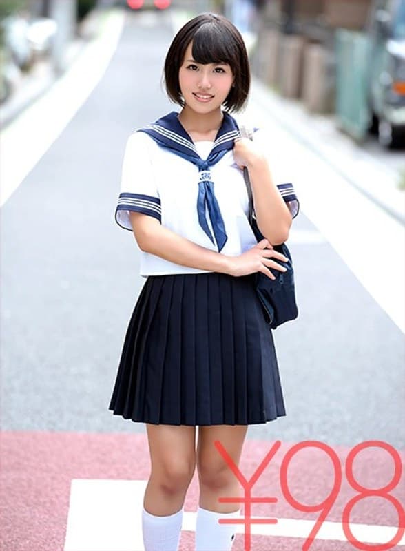 あかねん作品をお手頃価格で!義父との強●セックス。寝ている彼氏のチ○ポを握りながら義父チ○ポを挿れられる。抵抗虚しく奥まで突かれ体起こして騎乗位へ。下から突かれ、自分でも腰振り。再度の突き上げから正常位合体。嫌がる彼女を無視して突き、強●顔射