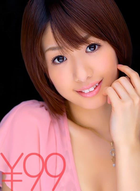 「欲しい~」キス大好きな女の子とのセックス。濃厚ベロキスから正常位合体。キスからいきなり連続激ピス、対面座位でベロキス、騎乗位でもベロキス。バックで彼女を舐め回し、ベロキス&激ピス。横バックからの正常位で、目にかかる程の強烈な顔射される。 川上奈々美