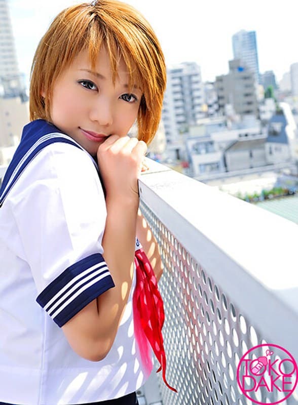 【ソクヌキ】人気のない場所で強引にチ○ポを突っ込まれる制服女子。最初はイヤだったはずなのに…自ら腰を振り、ハードピストンでイカされるスケベ制服女子! 望月ちひろ