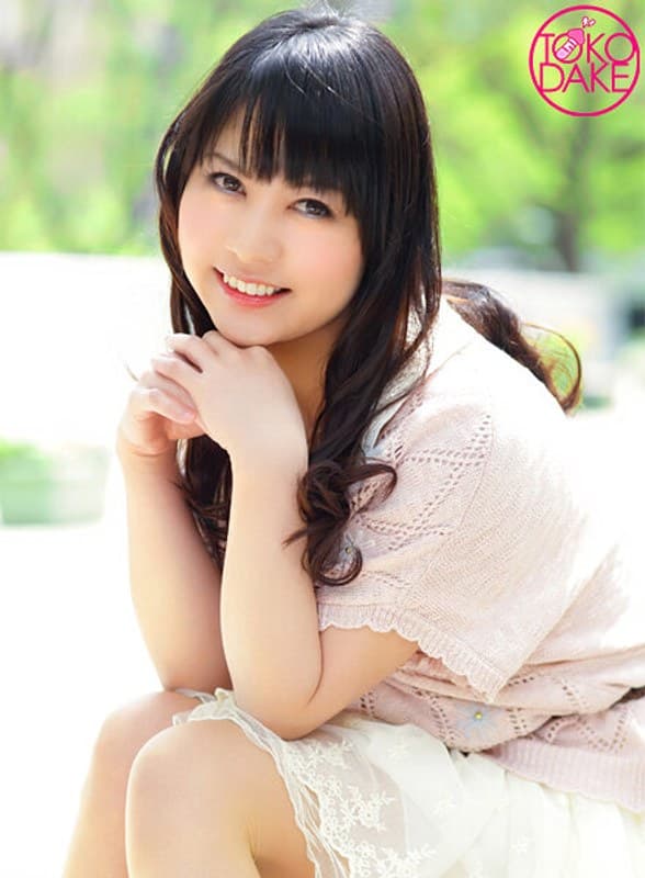 ハーフ顔の美巨乳デリヘル嬢と内緒のセックス!ゴム着けて挿入、マ○コを突きまくる。対面座位でお互い腰振り、騎乗位ではいっぱい腰振りしてくれたので、お返し突上げでイカす。バックでしこたま突いて、クンニからの正常位で奥までピストン。ドピュッと顔射! しえり